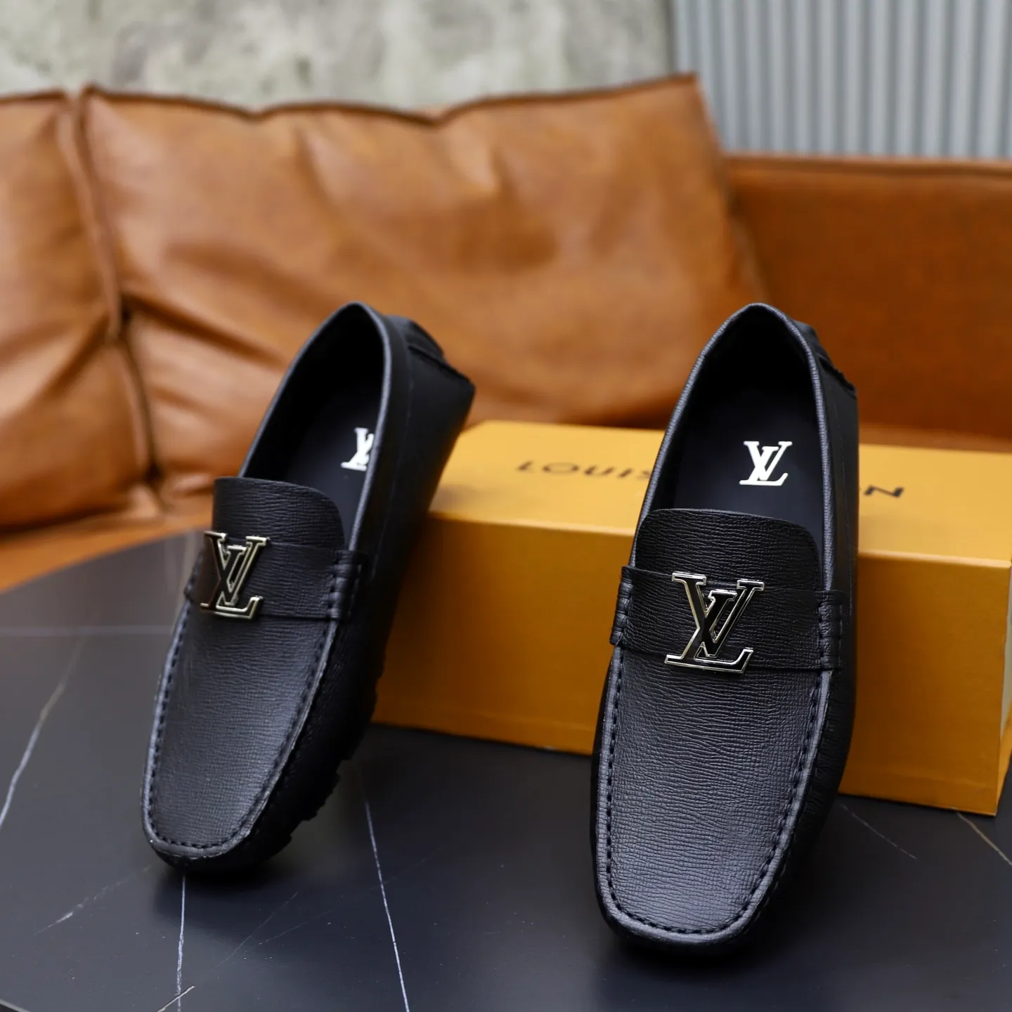 Ex-factory price: 480💰【LV】Louis Vuitton ⚠️High-end men’s driving and pedal series ⚠️38-44 (customized for 45) ⚠️All original cowhide leather! Thick and soft! Made entirely of calfskin lining! Rubber sheet anti-slip beanie sole! Three-dimensional package technology! Fashionable and classic! Handicrafts! Original high quality! Feel free to compare!